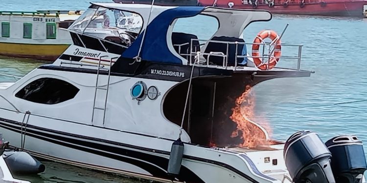 Speed Boat Terbakar, Asap Hitam Membumbung