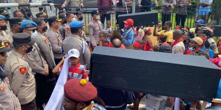 Koalisi Imeko Minta Polisi Usut Pedistribusian Etanol milik HS