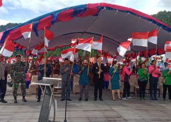 10 Ribu Bendera Merah Putih Banjiri Taman Jokowi Iriana Kaimana