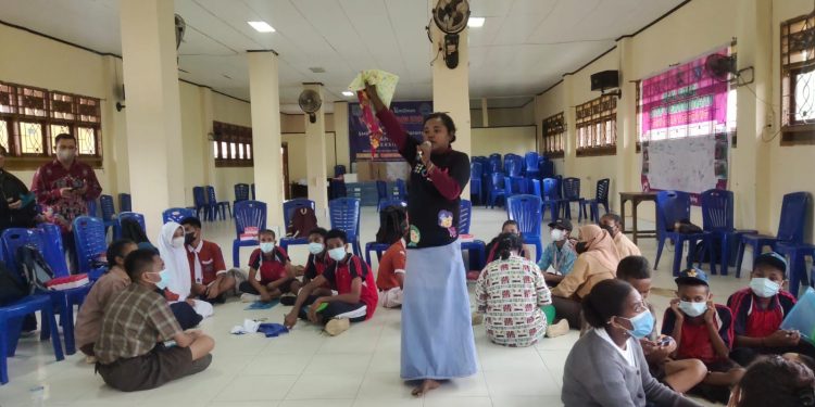 Pelajar SMP Dilatih Membuat Pembalut wanita
