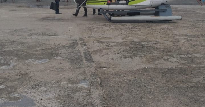 Helikopter Gubernur Mendarat Darurat di Alun-Alun Aimas