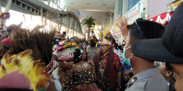 Penjabat Wali Kota Sorong Disambut Meriah