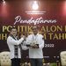 (Foto : Istimewa) Ketua Umum Partai Perindo Hary Tanoesoedibjo menyerahkan berkas pendaftaran Partai Politik (Perindo) sebagai peserta Pemilu 2024 kepada Ketua Komisi Pemilu Umum Hasyim Asy'ari.