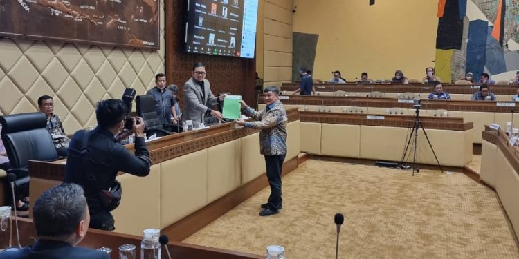 Sampaikan Aspirasi Suku Moi, Rico Sia Bicara di Panja DIM PBD