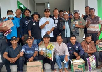 Ikaswara Bagikan 100 Paket Sembako
