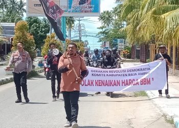 Demo Tolak Kenaikan Tarif Kapal Cepat