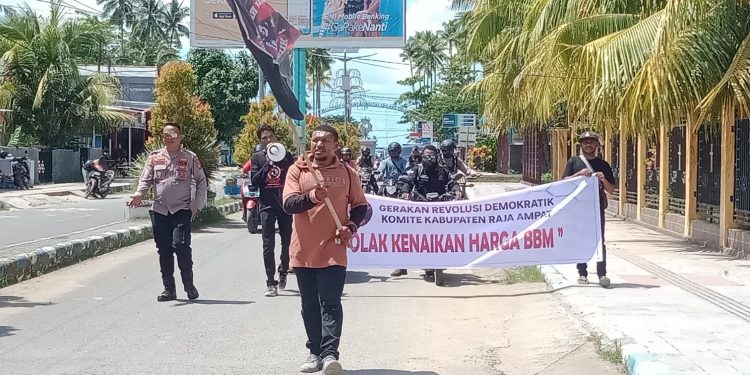 Demo Tolak Kenaikan Tarif Kapal Cepat