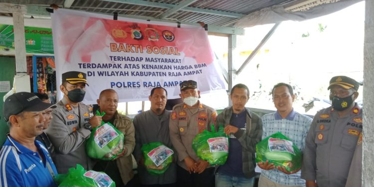 Polres R4 Berikan Bapok Kepada Ojek
