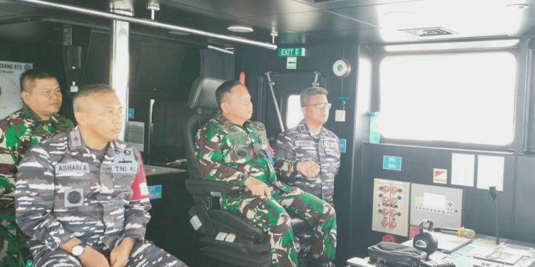 Pangkoarmada III Entry Briefing di Atas KRI