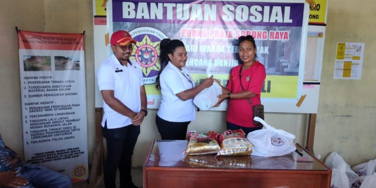 Purna Praja STPDN Peduli Korban Banjir