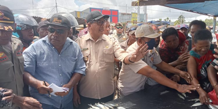 Pj. Wali Kota Sorong Sidak Pasar Boswesen