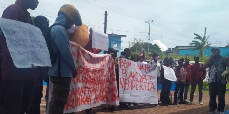 Mahasiswa Manokwari Demo Tolak Kenaikan BBM