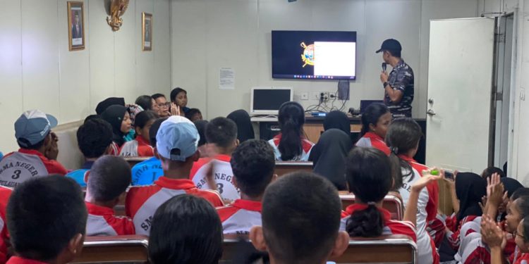 KRI Tarakan-905  Open Ship di Kepulauan Aru