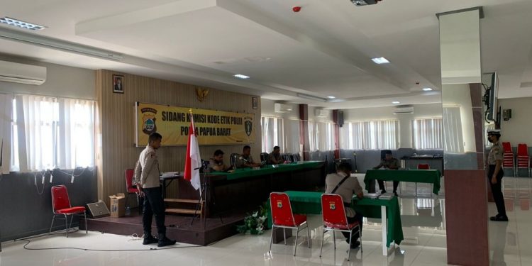 Jempol Bergoyang Karir Melayang