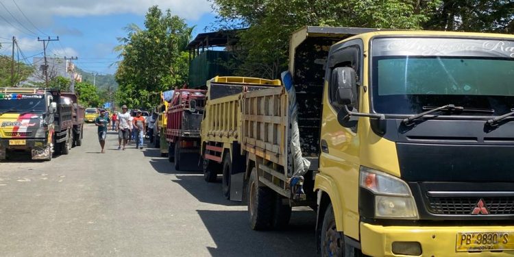 Menderita Antre Solar, Sopir Truk Demo di DPR