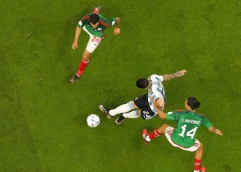 Instruksi Pelatih Polandia : Messi Harus Dijaga Lebih dari Satu Orang