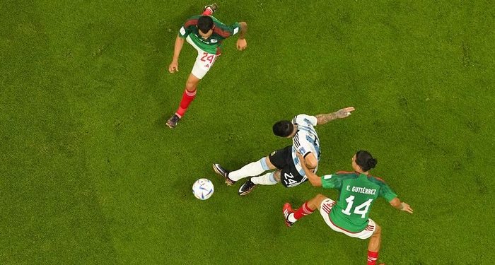 Instruksi Pelatih Polandia : Messi Harus Dijaga Lebih dari Satu Orang