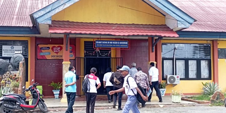 Bapas dan BNN Papua Barat Sambangi SMK 2 Manokwari