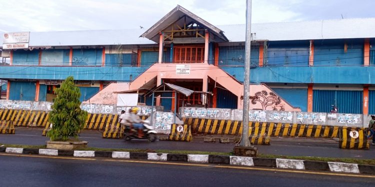 Januari, Pedagang Pasar Sanggeng Direlokasi