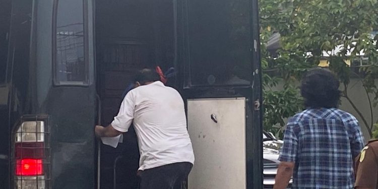 Peracik Robinson Oplosan, Terancam 2 Tahun Penjara, denda Rp 4 Miliar