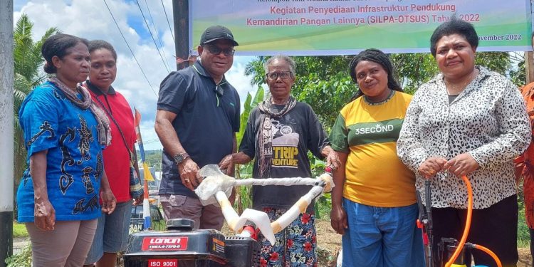 Petani OAP Terima Bantuan Saprodi Pertanian