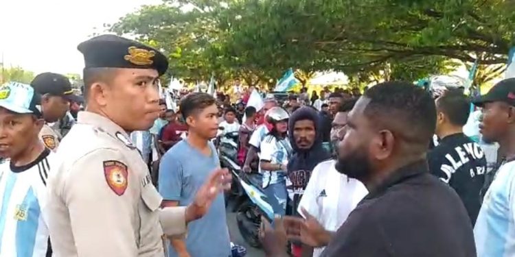 Polres Sorkot Bubarkan Euforia Pendukung Piala Dunia