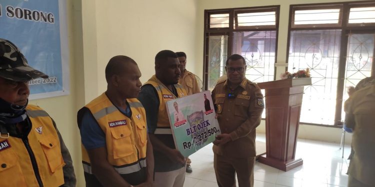 Ojek di Kabupaten Sorong Terima BLT