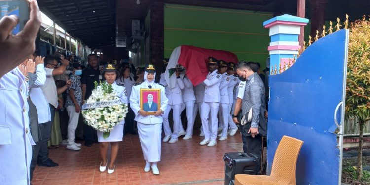 Pemakaman Jenasah Alm Baesara Wael Dipadati Pelayat
