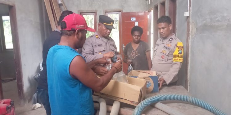 Polisi Sita Cap Tikus di Kampung Asjiba