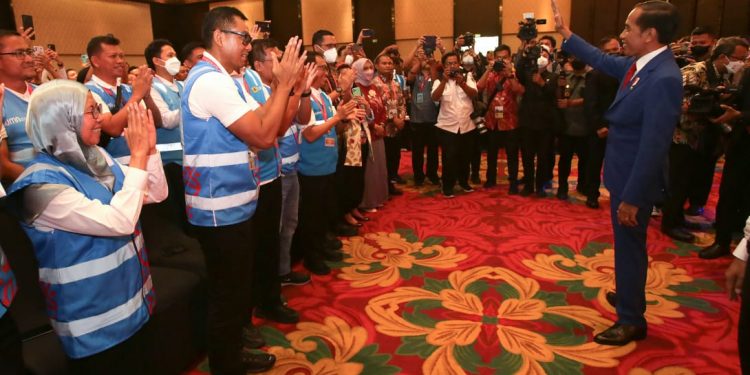 Presiden Jokowi Angkat Jempol Untuk PLN