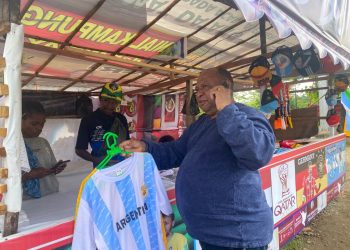 Jual Pernak-Pernik Piala Dunia, Raup Omset Jutaan Rupiah