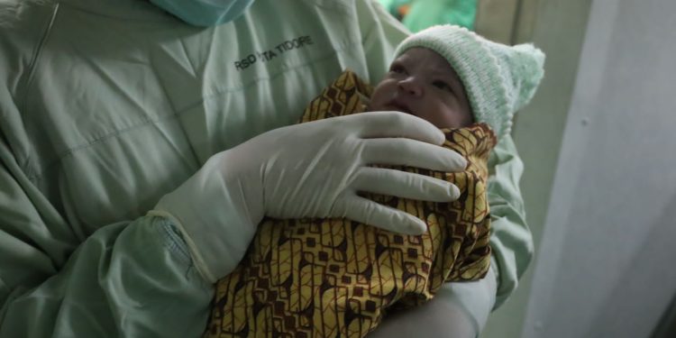 Tiga Bayi Lahir di Atas Kapal Perang TNI AL