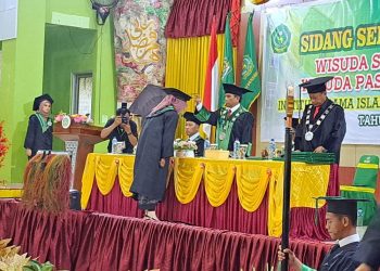 Kereen… Wisuda di IAIN Sorong Pakai 3 Bahasa