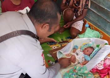 Geger !, Bayi Laki-Laki Ditemukan Tengah Malam di Kolong Truk
