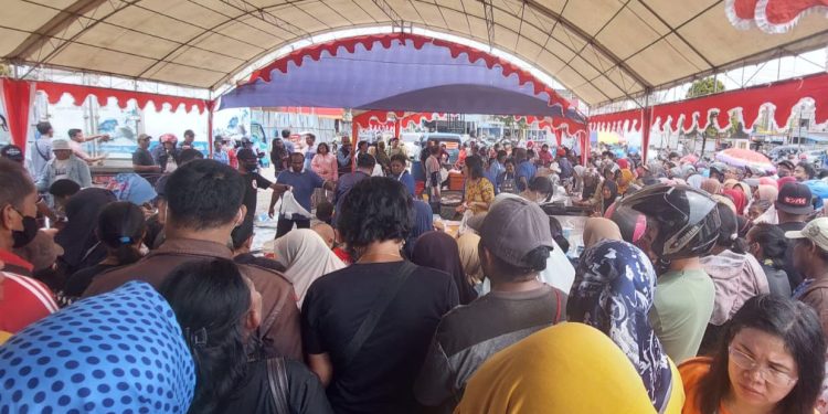 10 Komoditi Pangan Segar Ludes Diserbu Warga