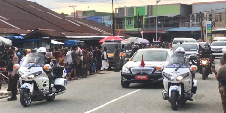 Wapres Ma’ruf Amin Nikmati Senja Indah Kaimana di Taman Jokowi-Iriana