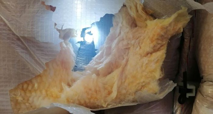 Ngeri! Pesawat Penumpang Tertembus Peluru Nyasar