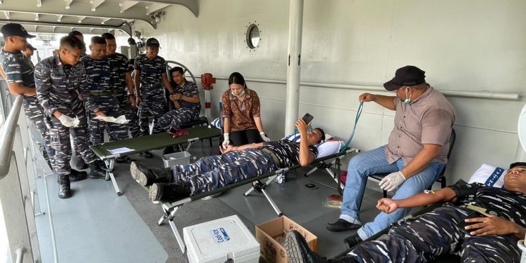 KRI Teluk Weda-526 Open Ship dan Donor Darah