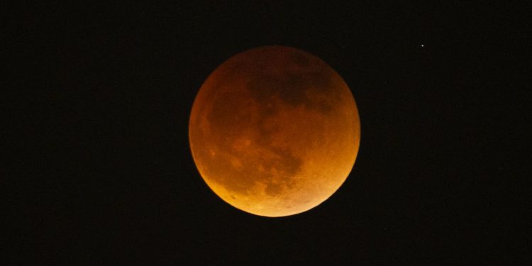 Gerhana Bulan, Waspada Air Laut Pasang dan Banjir Rob
