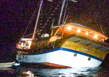 Kapal Wisata Kandas di Perairan Raja Ampat