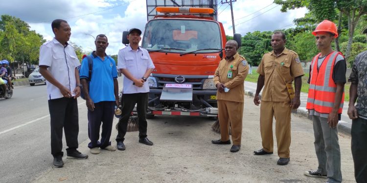 Kurangi Polusi, Dinas PPLH Turunkan Mobil Pembersih Debu
