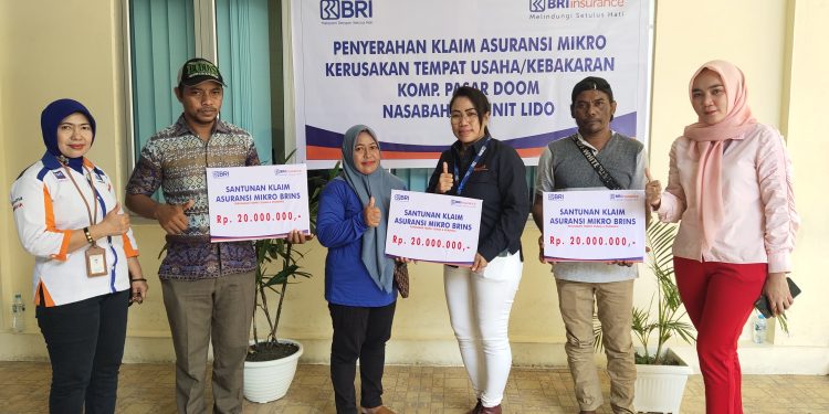 Nasabah Menangis, BRI Cabang Sorong Serahkan Santunan Klaim Asuransi Mikro Rp 60 Juta
