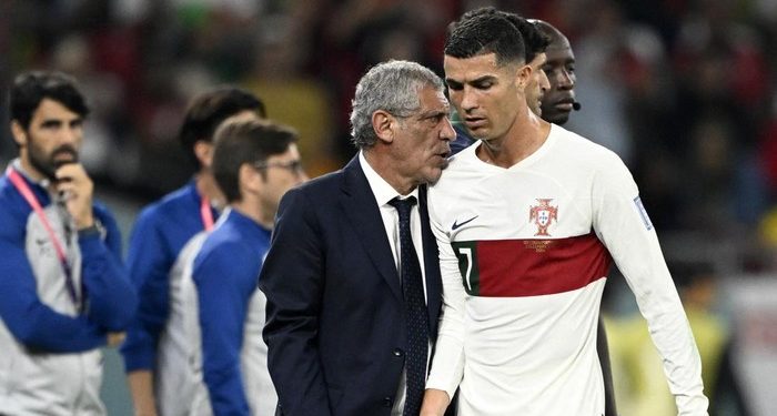 Figo Kecam Santos: Portugal Enggak Bisa Juara dengan Ronaldo di Bench!
