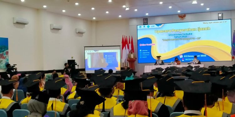 UT Sorong Lahirkan 156 Intelektual Baru
