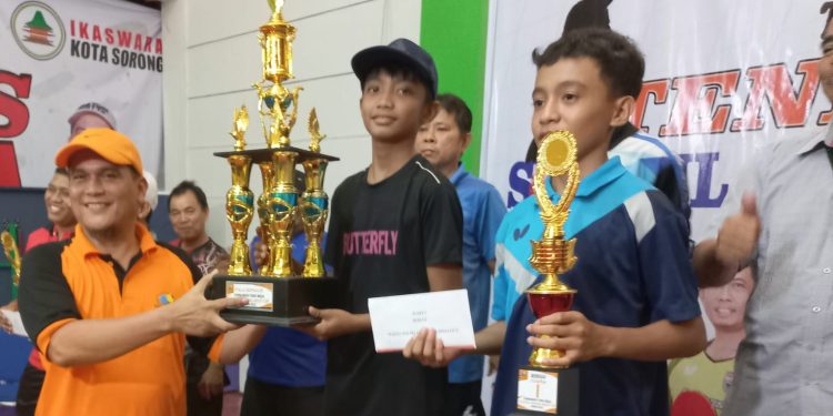 PTM Bhineka Juara Umum Turnamen SMA Cup