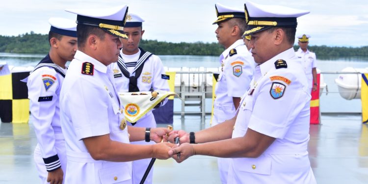 Mayor Laut (P) Sriadi, S.E Pimpin KRI Teluk Wondama-527