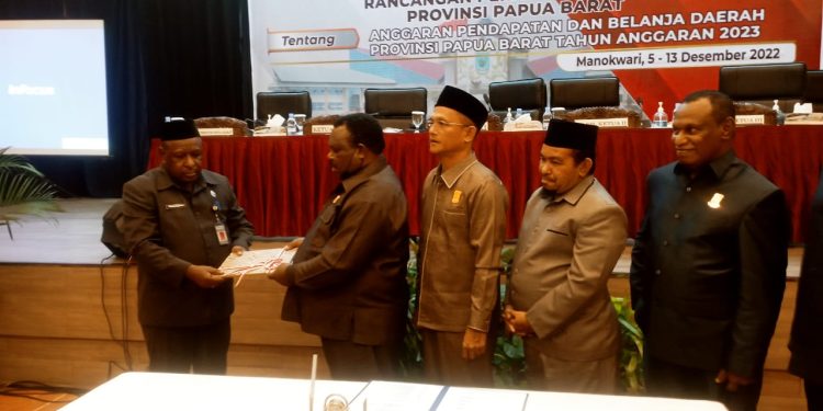 DPR Papua Barat Sahkan APBD Induk Tahun 2023