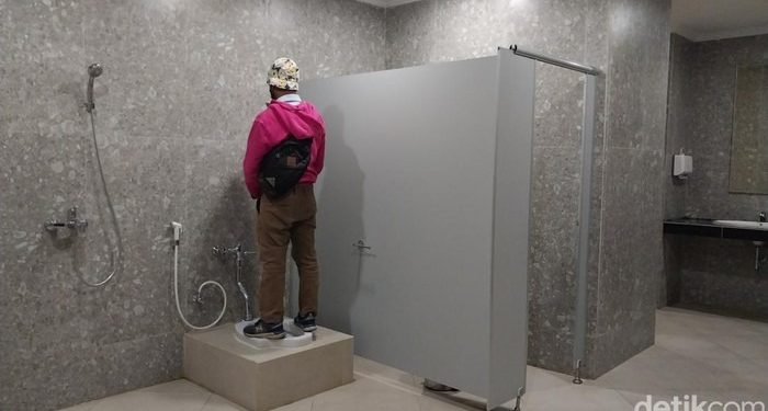 DPRD Geram Pemkot Malang Sepelekan Kloset MCC di Luar Bilik Kamar Mandi