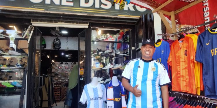 Jelang Final Piala Dunia, Kaos Argentina di B-One Distro Tambah Laris Manis