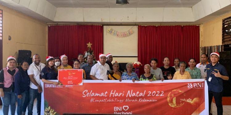 Berbagi Kasih Natal, BNI Cabang Sorong Salurkan 400 Paket Sembako